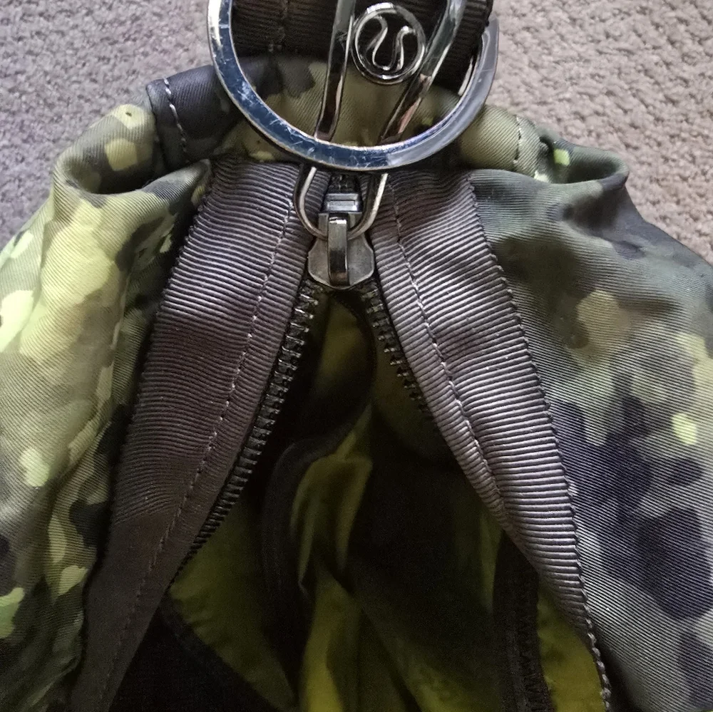 🥰24hr Sale🥰Lululemon bag - Picture 6 of 11